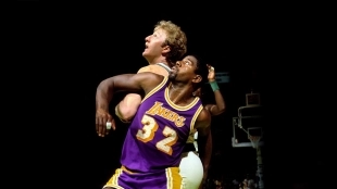 Larry Bird y Magic Johnson, dos de los mejores jugadores de la historia. 