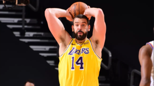 Marc Gaso, con la camiseta de Los Angeles Lakers. "Foto: NBA.com"