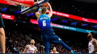 Kristaps Porzingis, estrella de los Dallas Mavericks.