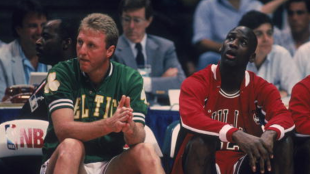 Michael Jordan y Larry Bird, en un All Star Game. 
