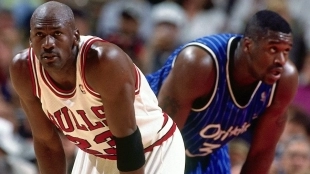 Michael Jordan y Shaquille O'Neal, leyendas de la NBA.