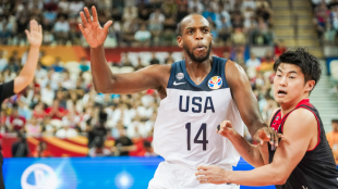 Khris Middleton, en el Estados Unidos-Japón.