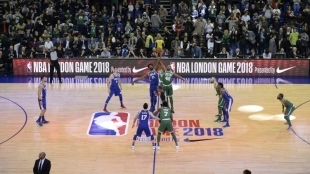 Partido de la NBA disputado en Londres en el año 2018.