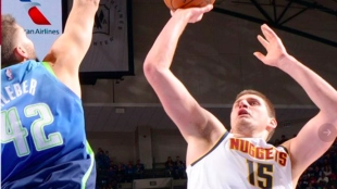 Nikola Jokic, ante Maxi Kleber.