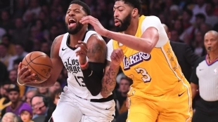 Paul George y Anthony Davis, durante un Lakers-Clippers.