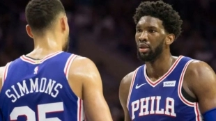 Joel embiid y Ben Simmons durante un encuentro con Philadelphia Sixers "Foto: Sir Charles In Charge"