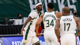 Bobby Portis, Giannis Antetokounmpo y PJ Tucker, jugadores de los Bucks.