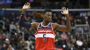 Bobby Portis, celebrando una canasta con su nueva camiseta