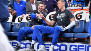 Luka Doncic y Kristaps Porzingis hablan de su entendimiento en pista. Foto: gettyimages