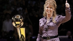 Jeanie Buss campeona de la NBA.