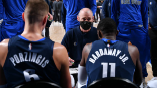 Rick Carlisle, entrenador de Dallas Mavericks. Foto: Glenn James / NBAE via Getty Images
