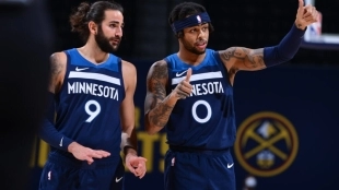 Ricky Rubio y D'Angelo Russell, jugadores de Minnesota Timberwolves.