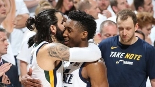 Ricky Rubio, Donovan Mitchell y Joe Ingles, jugadores de Utah Jazz.