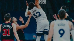 Karl Anthony Towns y Ricky Rubio, los mejores de los Wolves ayer.