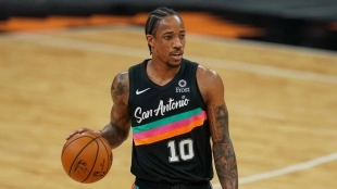 DeMar DeRozan en un partido con los Spurs.