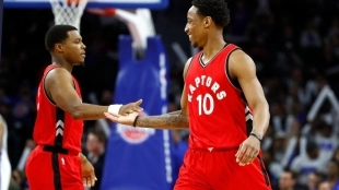 DeMar DeRozan y Kyle Lowry en un partido con los Toronto Raptors.