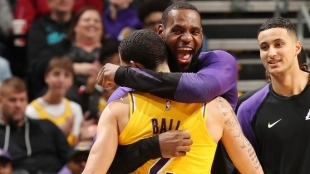Lonzo Ball y LeBron James en Los Angeles Lakers.