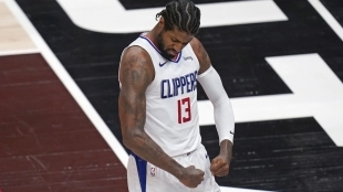 Paul George en un partido con Los Angeles Clippers.