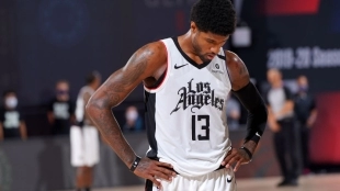 Paul George en un partido con Los Angeles Clippers.