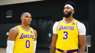 Russell Westbrook y Anthony Davis, estrellas de Los Angeles Lakers.