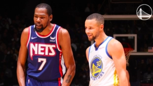 Stephen Curry, junto a Kevin Durant, en el Warriors-Nets.