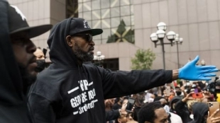 Stephen Jackson, en una de las protestas por el asesinato de George Floyd. Foto: ESPN