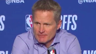 Steve Kerr, ante la prensa en el Scotiabank Arena.