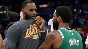 Kyrie Irving y LeBron James | Foto: getty images