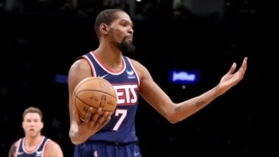 Kevin Durant podría continuar jugando en Brooklyn Nets. 