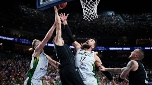 Alemania vence a Lituania en un partido de infarto.