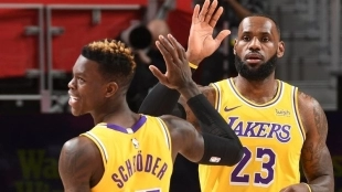 LeBron James y Dennis Schröder, jugadores de Los Angeles Lakers.
