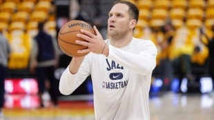 Bojan Bogdanovic, en un calentamiento con los Utah Jazz