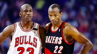 Clyde Drexler y Michael Jordan, dos de los mejores de la historia de la NBA. 