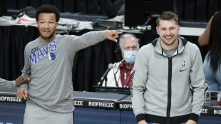 Jalen Brunson y Luka Doncic, compañeros en Dallas Mavericks de 2018 a 2022