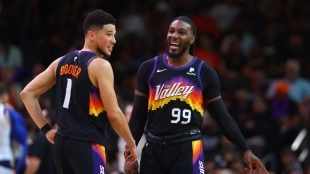 Devin Booker y Jae Crowder, con los Phoenix Suns