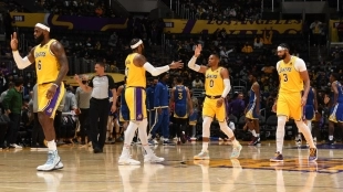 LeBron James, Carmelo Anthony, Russell Westbrook y Anthony Davis, en un Los Angeles Lakers - Golden State Warriors