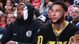 Kevin Durant y Ben Simmons, jugador de Brooklyn Nets. 