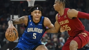 Paolo Banchero, defendido por Isaac Okoro