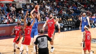 Pase Doncic, suelo. Foto: gettyimages
