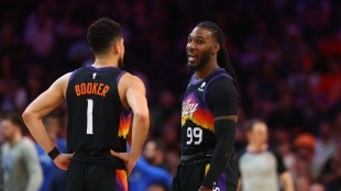 Devin Booker y Jae Crowder