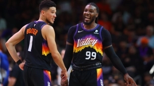 Devin Booker y Jae Crowder