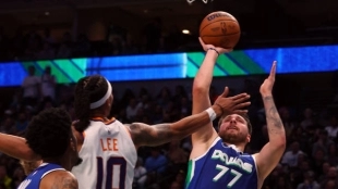 Luka Doncic abusa de Phoenix Suns. Foto: gettyimages