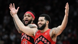 Fred VanVleet y Gary Trent Jr, jugadores de Toronto Raptors.