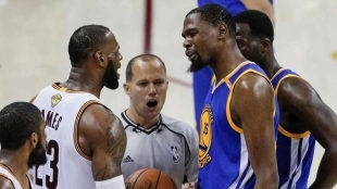LeBron James y Kevin Durant, estrellas de la NBA.