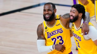 LeBron James y Anthony Davis, estrellas de Los Angeles Lakers. 