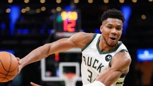 Giannis Antetokounmpo, estrella de Milwaukee Bucks.