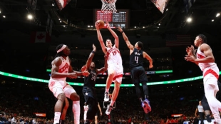 Jakob Poeltl en Toronto Raptors. Foto: gettyimages