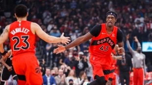 VanVleet y Siakam suenan para Brooklyn Nets.