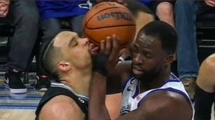 Dillon Brooks y Draymond Green, a lo suyo...