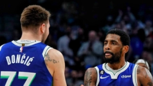 Luka Doncic y Kyrie Irving, estrellas de Dallas Mavericks.